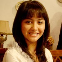 Revalina Nggak Ngaku Pacaran karena Trauma