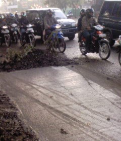 Jalan Kalimalang Mulai Ditambal