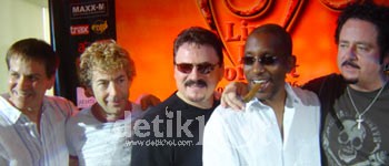 16 Tahun Berkibar, Original Production Kesandung Toto