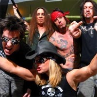 Skid Row Getarkan Surabaya