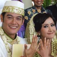 Widi Hamil 4 Bulan, Dwi Sasono Rajin SMS