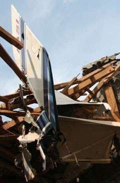 Rumah Tertimpa Pesawat Latih, Warga Pamulang  Syok