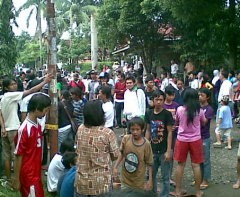 Rumah Ketiban Pesawat Jatuh, Asongan Ketiban Rezeki