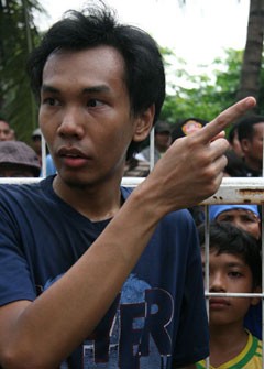 Riswan Sedang Tidur, Pesawat Jatuh di Kamarnya