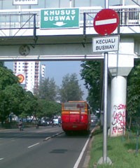 Separator Busway Maut di Roxy, Tiap Hari Makan Korban