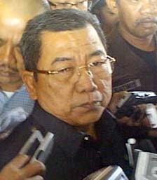 Kemas, Dicopot Menjelang Pensiun