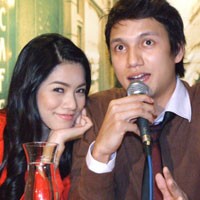 Titi Kamal Pilih Adegan Terangsang dari Ciuman