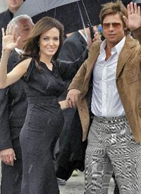 Jolie-Pitt Habis US$ 8 Juta untuk Amal