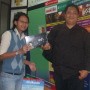 Aktif di Forum, Dapat Ponsel