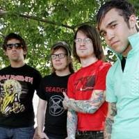 Fall Out Boy Terhalang Cuaca Buruk