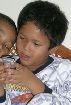 Fian Diantar Ayahnya ke Sekolah