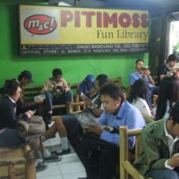 Asyiknya Membaca di Pitimoss