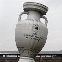 Tropi Piala Eropa Di Langit Jenewa