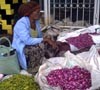 Penjual Bunga Mengais Rezeki di Hari Raya Chien Beng 