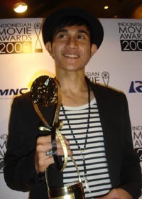 Vino Bastian Sulit Bersedih