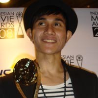 Vino Bastian Sulit Bersedih