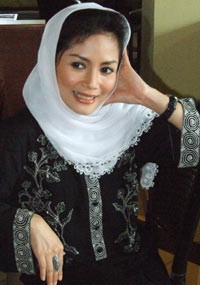 Jelang Tengah Malam, Kristina Jenguk Suami di KPK