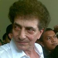 Jelang Sidang, Ahmad Albar  Disambut Hujan Petir