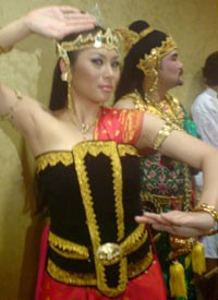 Anya Dwinov Terpaksa Bintangi Film Republik Mimpi