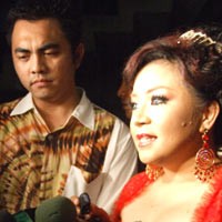 Suami Dituduh Gay, Annisa Bahar Tinggalkan Anak