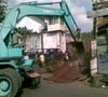 Digusur, Pemilik Bangli di Kalimas Barat Protes 