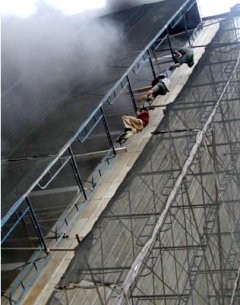 Pekerja Bangunan Grand Indonesia Dilarikan ke RS Petamburan