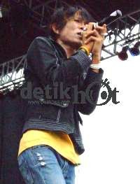 Vulgar, Kisah Seorang Pelacur Diganti Kangen Band