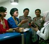 Polwan di SIM Corner Berseragam Kartini, Duh Cantiknya...