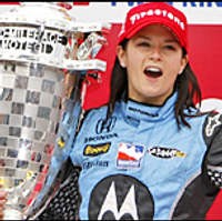 Pembalap Wanita Pertama Juara IndyCar 