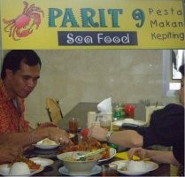 Pesta Makan Kepiting di Parit 9