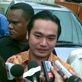 RUPS Buntu, AdamAir Konsultasi dengan Depnakertrans