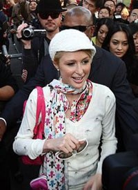 85.000 Orang Ngantri Jadi Sahabat Paris Hilton