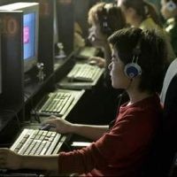 Gadis 10 Tahun Menyamar Jadi Predator Internet