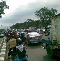 Hindari Kawasan Gasibu, Karnaval Bikin Macet