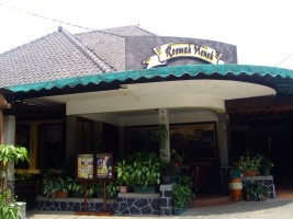 Menikmati Santap Penuh Kehangatan di Roemah Nenek