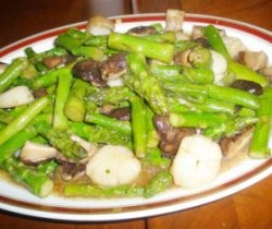 Pod Hoi Shell Kab Nor Mai Farang (Asparagus Tumis Scallop)