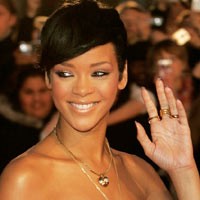 Rihanna Kapok Kencani Selebriti