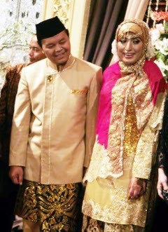 Kado & Bunga Pernikahan Hidayat pun Diperiksa KPK