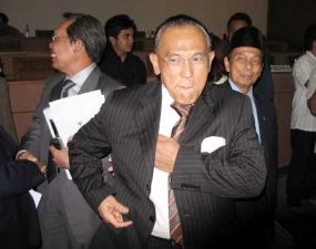 Sidang Kabinet BBM Diskors 1 Jam, Ical Pulang Mandi