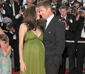 Jolie Siap Melahirkan 19 Agustus 2008