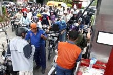 Ramai-Ramai Timbun BBM (2)
Gaji Tetap Utuh Walau Dipenjara