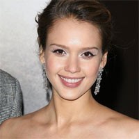 Hamil 8 Bulan, Jessica Alba Menikah
