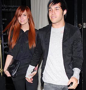 Suami Ashlee Simpson Dicari Polisi