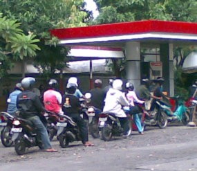 Antisipasi Panic Buying, SPBU di Sumenep Dijaga Ketat