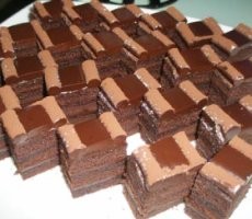 Sukses Membuat & Menyajikan Cake Cokelat