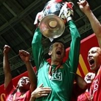 Van der Sar Pupus Luka Adu Penalti