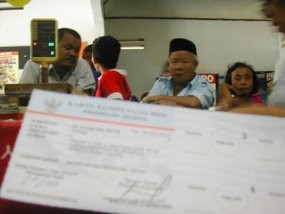 Warga Miskin Resah Tunggu BLT