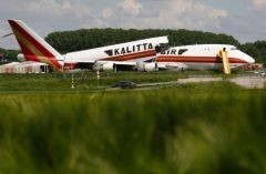 Kepeleset Keluar Landasan, Pesawat Boeing Patah Jadi Dua