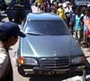 Mercy Seruduk Becak dan Warung Nasi, Satu Orang Luka