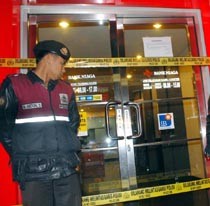 Polisi Temukan Kain Penutup Wajah Milik Pelaku